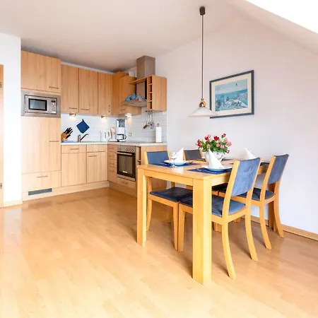 Trelleborg, 3 *